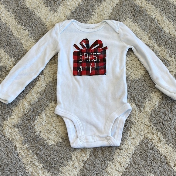 Carters newborn onesie ~ super cute for the holidays 🎄🎄💘 - Picture 1 of 2